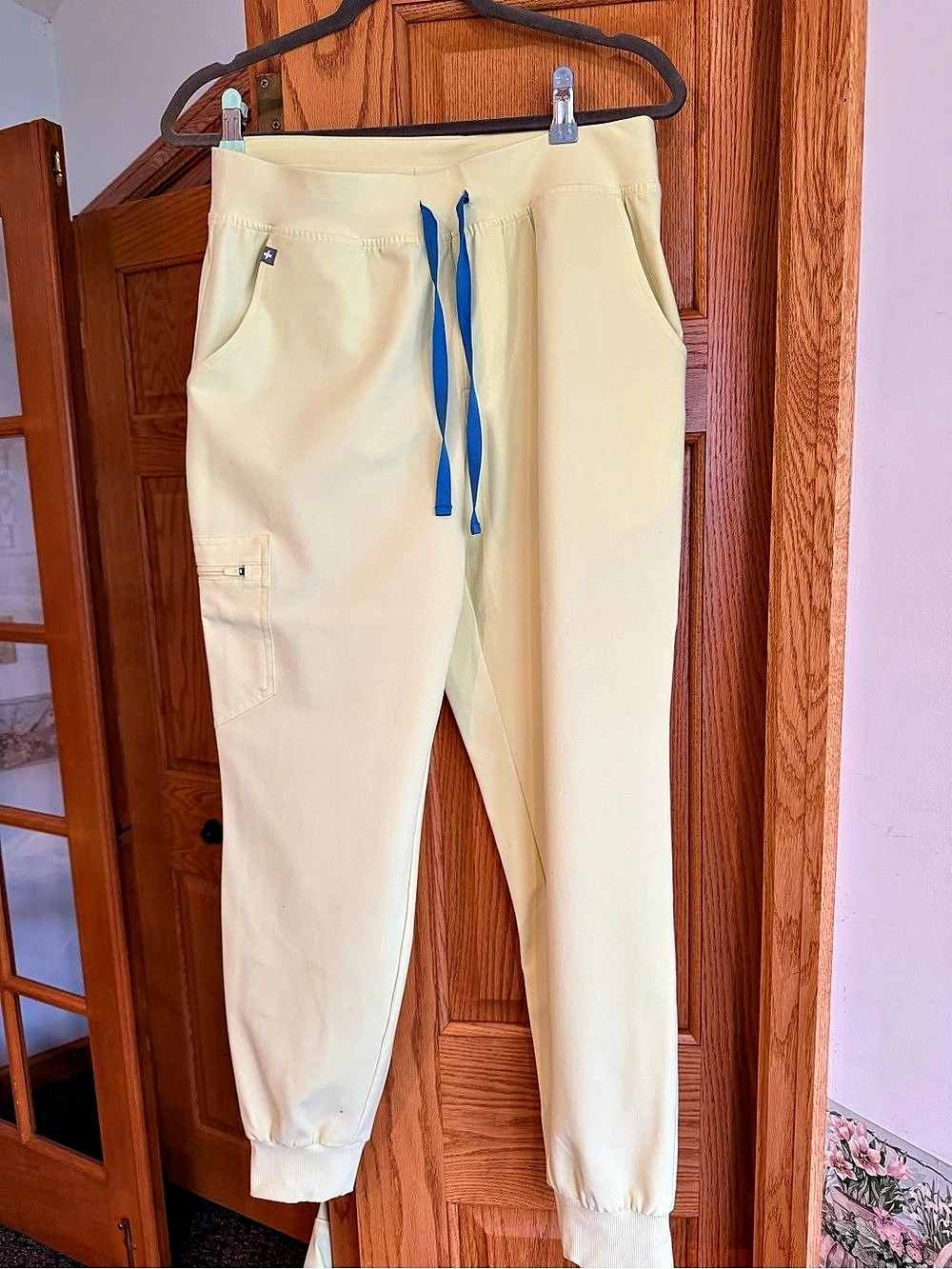 FIGS Zamora Jogger Butter Yellow Jogger Size Medium